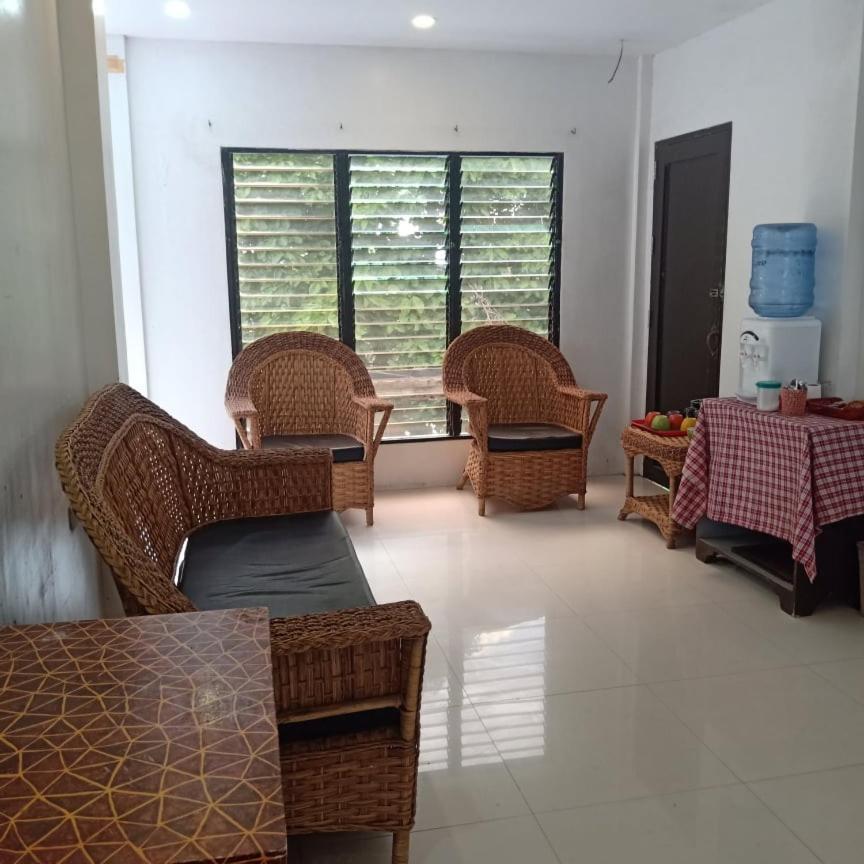 Chelle'S Apartelle-Inn El Nido Ngoại thất bức ảnh